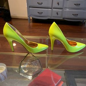 BCBG Generation Sielo heel neon yellow 8.5